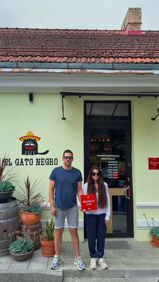 El Gato Negro — storefront