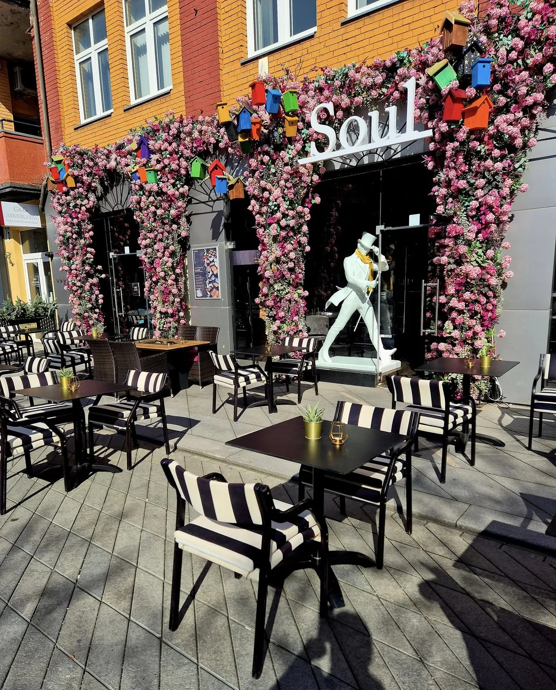 Laisvė terasa — storefront