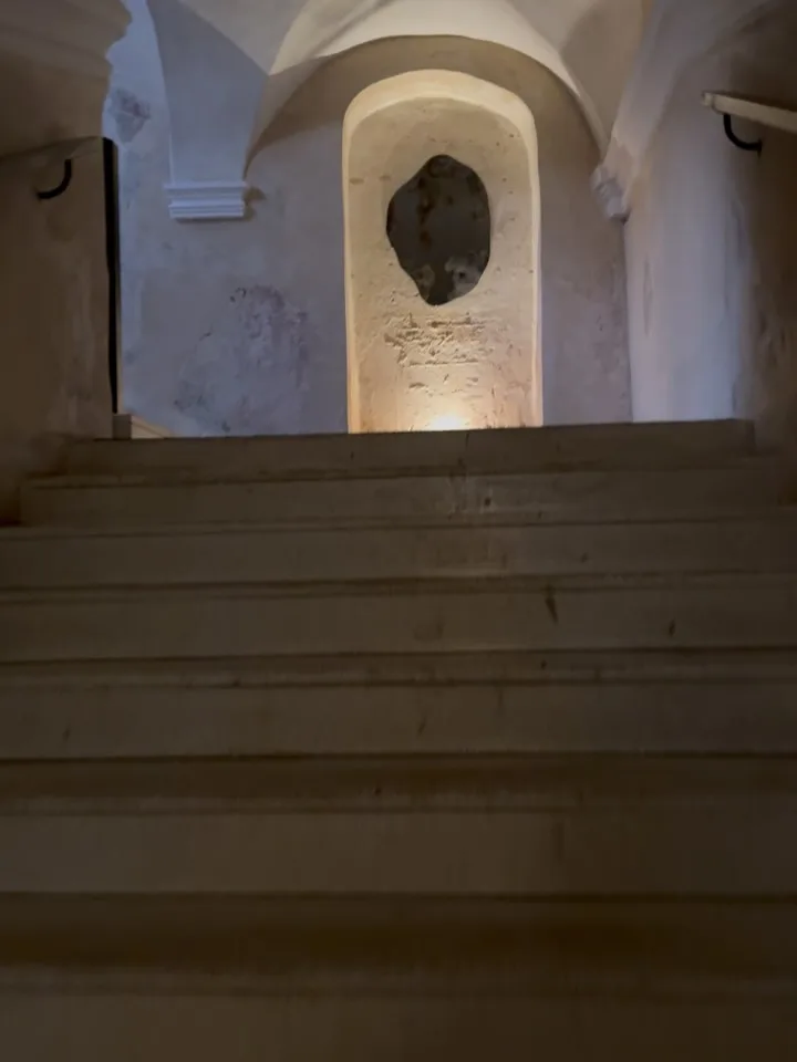 Nineteen18 — interior