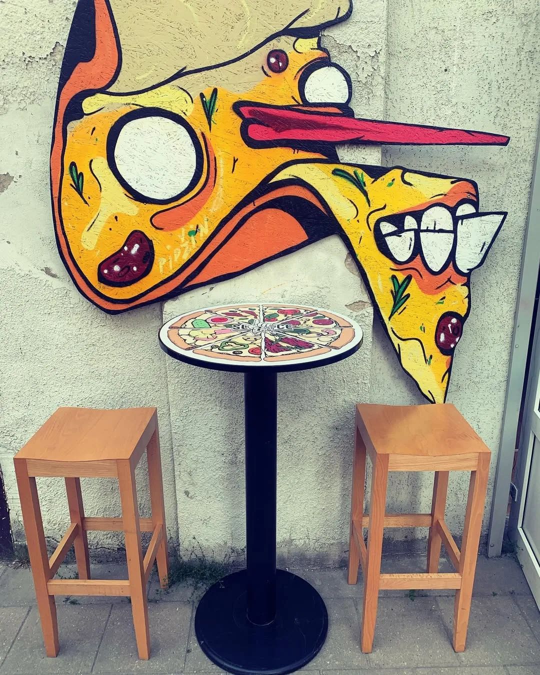 SLICE pizza — interior